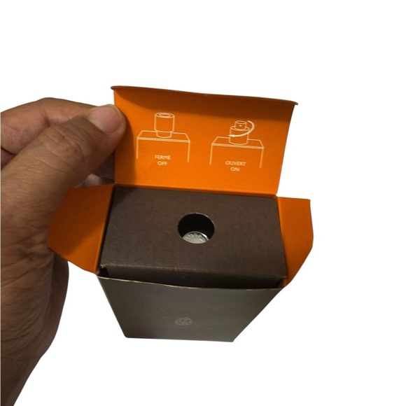 Hermès Terre D'Hermès A fragrance with the warmth and density of wood & benzoin - Picture 5 of 13